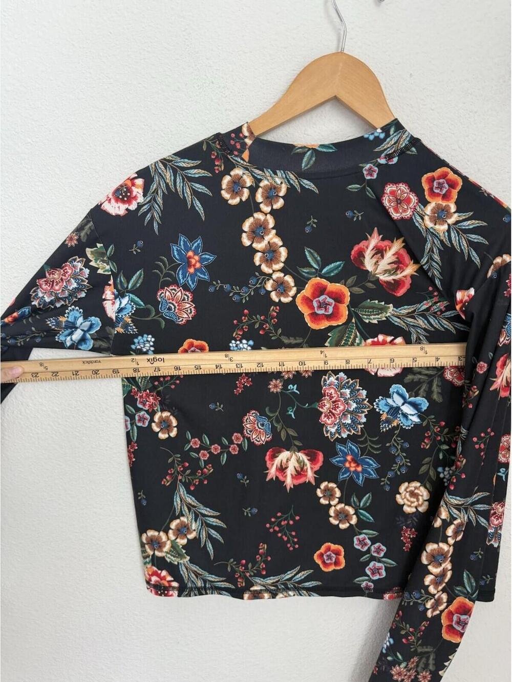 Johnny Was Active Ardell Mock Neck Step Hem Tee Floral Top Size Small - Picture 6 of 7